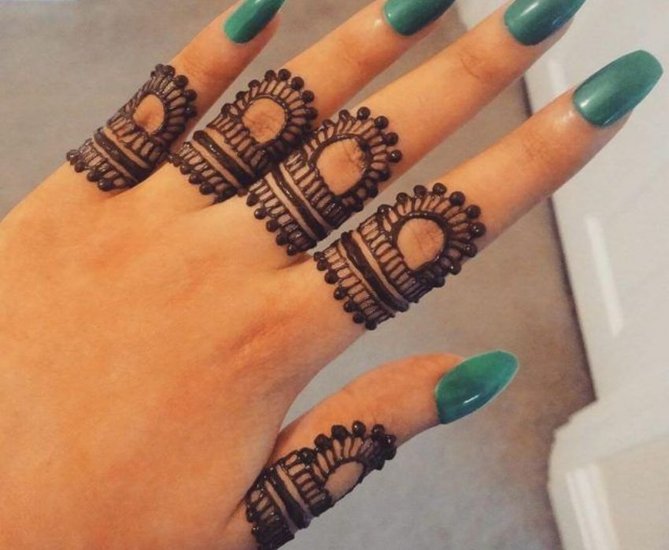 Minimal mehndi for western wear