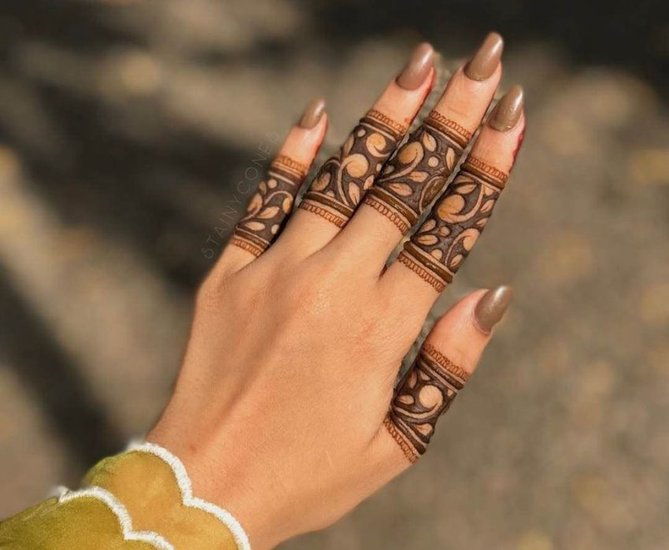 Modern Mehndi Ideas That Match Perfectly with Denims and Crop Tops