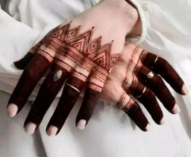 Modern Mehndi Ideas That Match Perfectly with Western Outfits