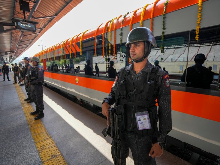 Winter-ready Vande Bharat train
