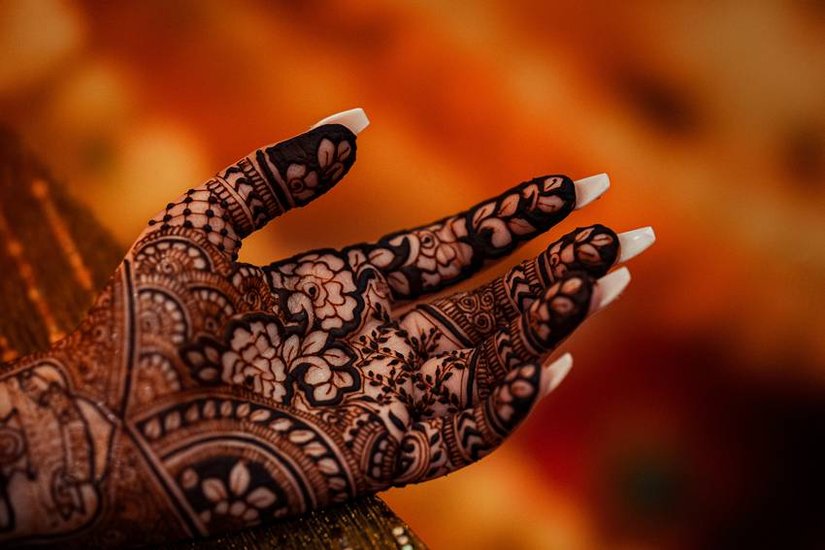 Trendy mehndi for women