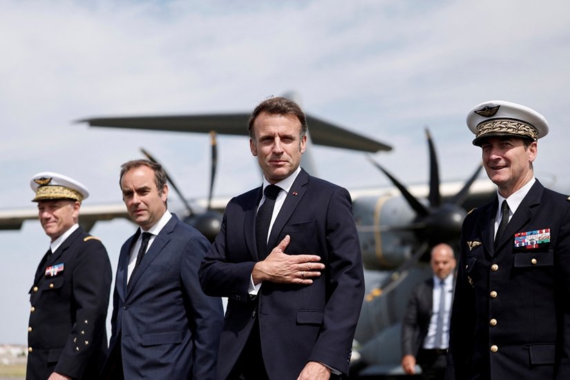 Emmanuel Macron school romance