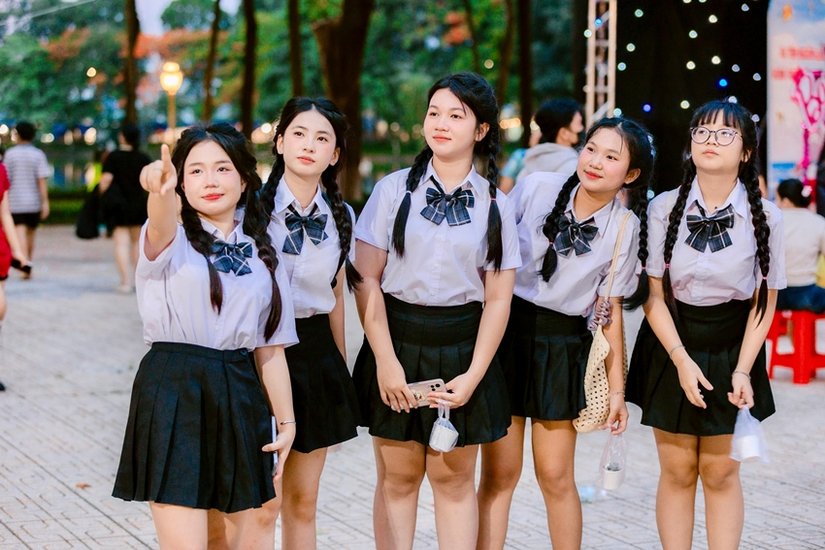 Short Skirts in Japanese Schools