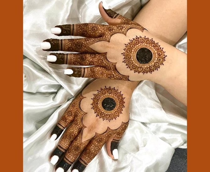 Simple Mehndi Designs for Rainy Season