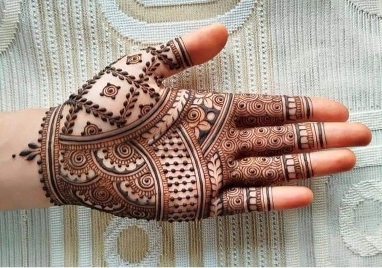 Simple Mehndi designs for festivals