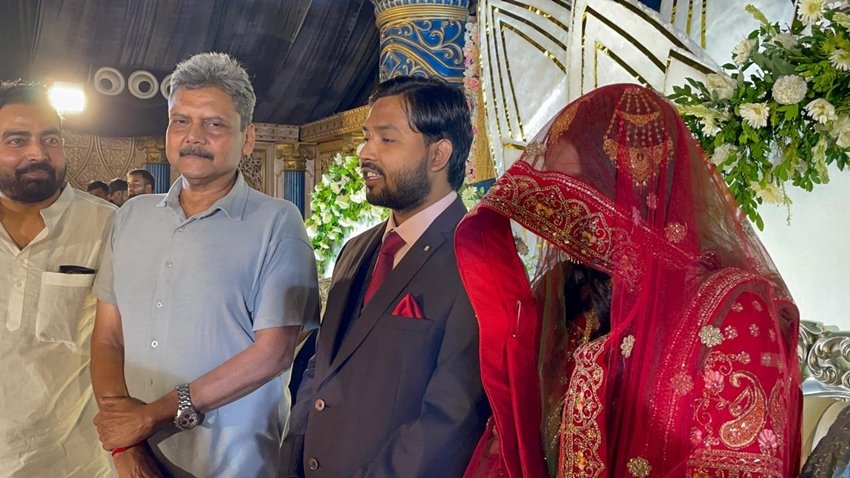 Simplicity and Grace Khan Sir’s Wife Aiman Siddiqui Wins Hearts at Wedding Reception