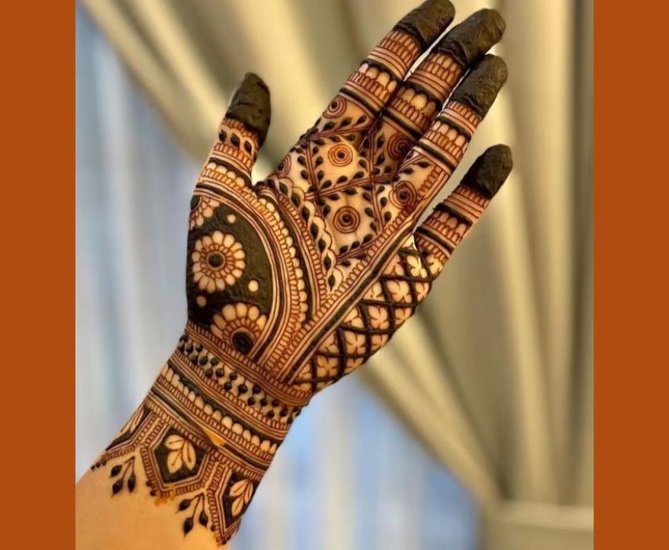 Stylish Mehndi for Sawan Month