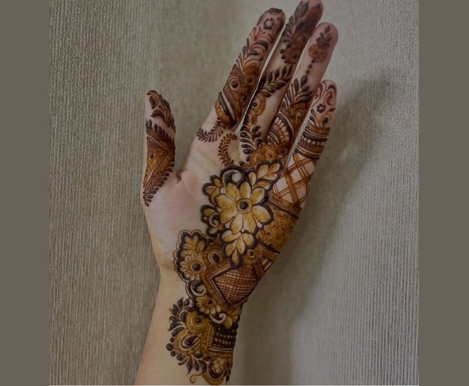 The New Trend of Soft & Stylish Mehndi Art