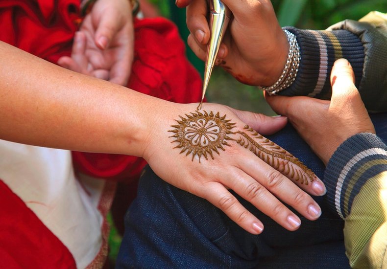 Top Mehndi Designing Courses 2025 Eligibility, Curriculum, and Career Scope