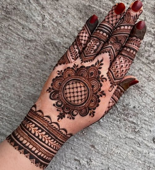 Top Mehndi Patterns to Add Charm to Your Look