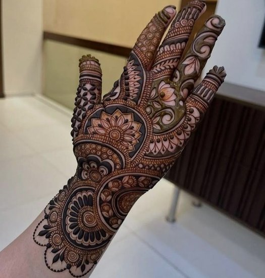 Trending Mehndi styles 2025