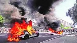 जनसत्ता सरोकार: दीवारें ऊंची, दरारें गहरी, ट्रंप की नीतियों से झुलसता अमेरिका, कौन अवैध कौन वैध सवालों में उलझा देश