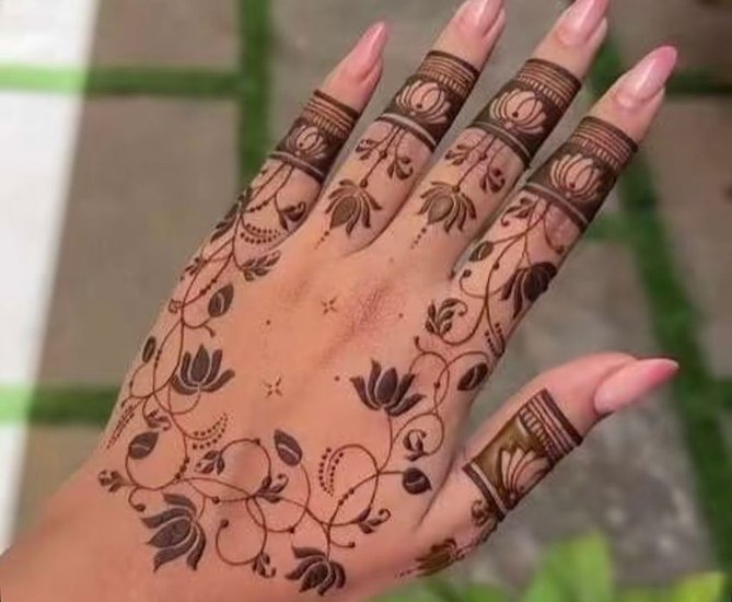 Unique Mehndi Designs That Balance Simplicity and Style