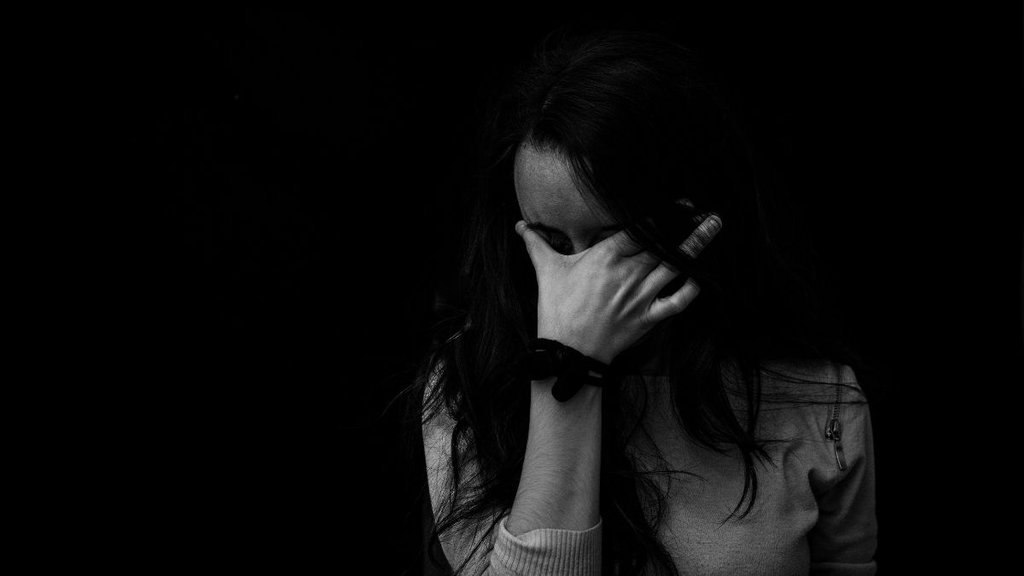 woman killed in dowry violence, newly married woman committed suicide, suicide in car