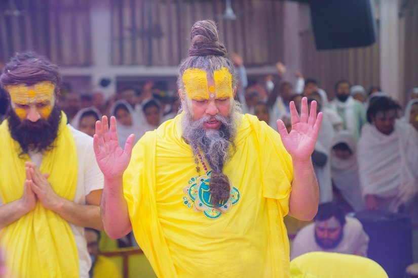 Wearing Sacred Mantras on Clothes Is Inauspicious Says Vrindavan Premananda Ji