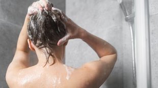 rules for women, woman should not do these 5 works without bath, never do these things without bath, bath rules in hindi, rules for men women for bath, importance of bath in Hindu scriptures, shastra ruleson bathing, नहाने बिना कौन से काम नहीं करने चाहिए,