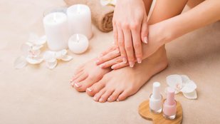 Homemade Pedicure In Hindi | ghar mai Pedicure kaise kare | How to do pedicure at home with shampoo