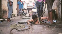 संपादकीय: जानलेवा सफाई की वजह से दो मजदूरों की मौत, उच्चतम न्यायालय के आदेश के बाद भी नहीं दिख रही गंभीरता