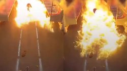 चलती मेट्रो में शख्स ने पेट्रोल छिड़क कर लगा दी आग, डरकर इधर-उधर भागने लगे यात्री, खौफनाक Viral Video