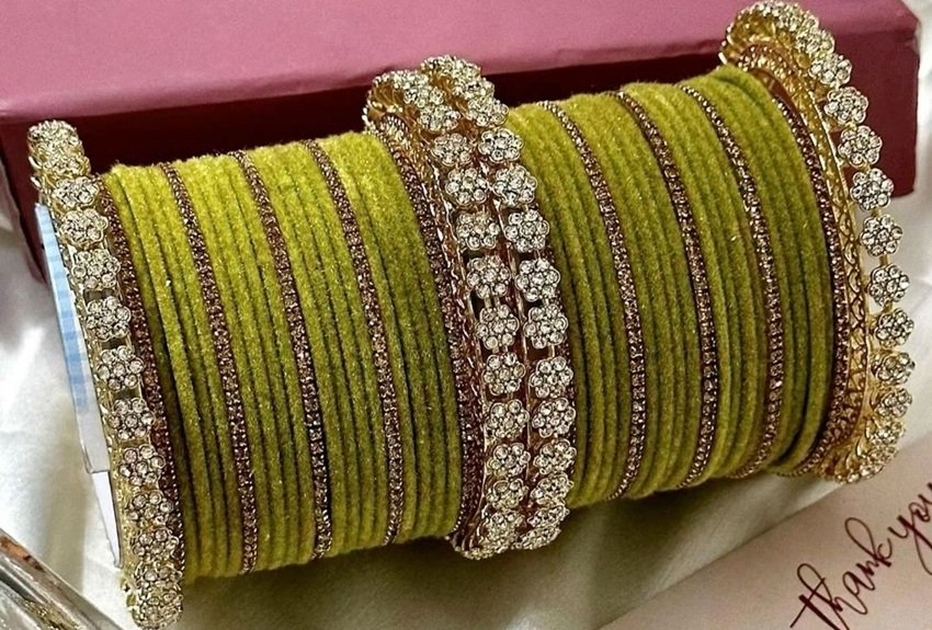 16 green bangles and racelet