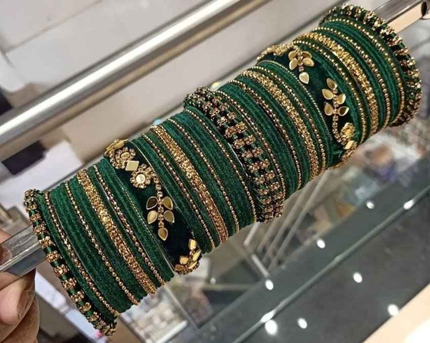 20 heavy green bangles