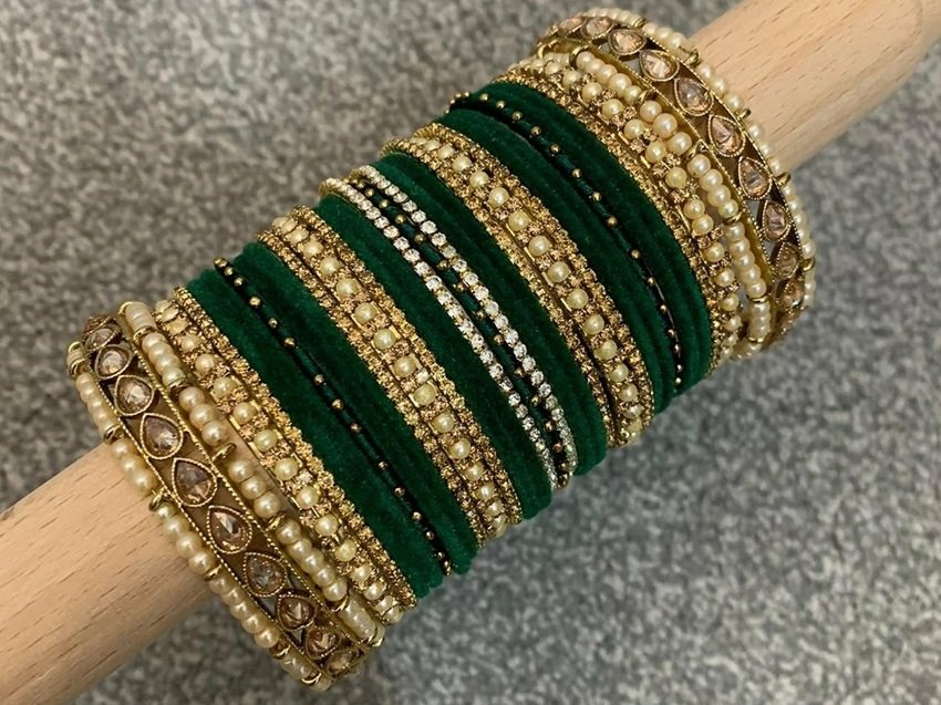 22 Multicolor set with green bracelets