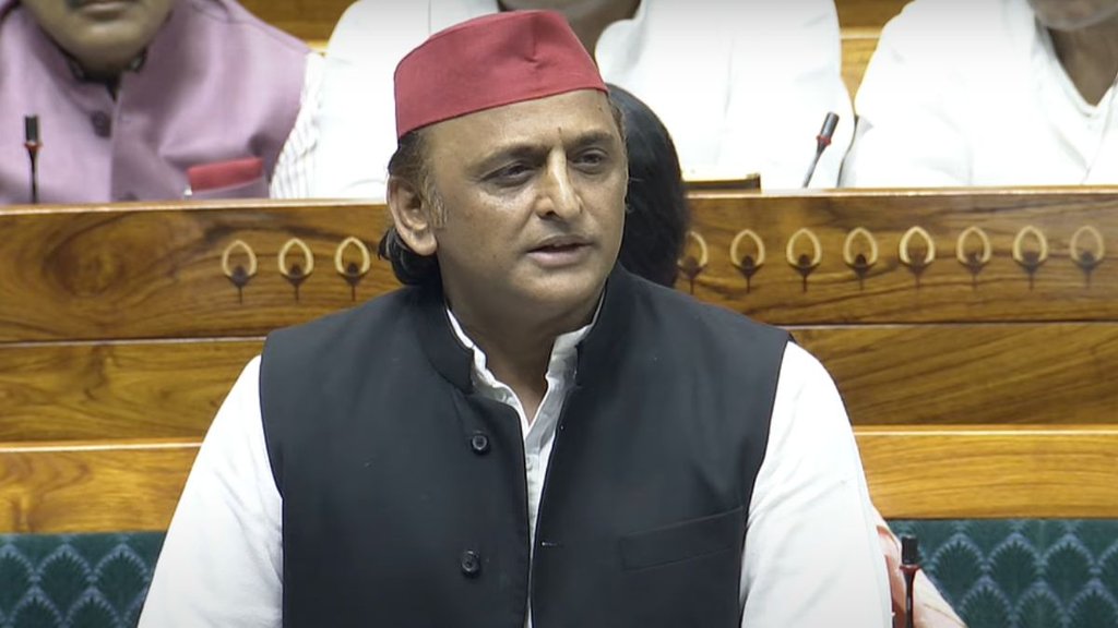 Akhilesh Yadav | Kiren rijiju | samajwadi party