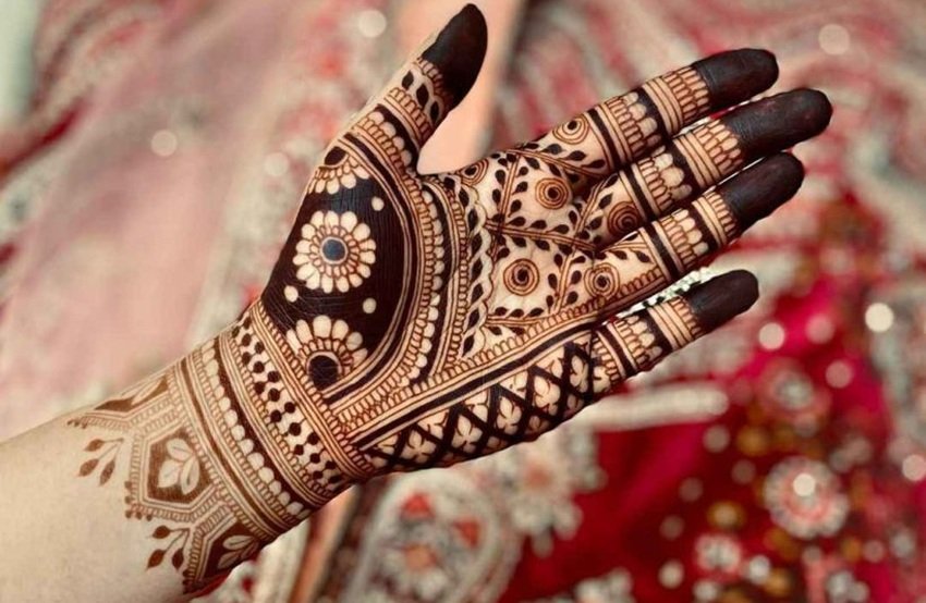Arabic-inspired Mehndi for women