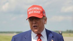 ट्रंप की सुरक्षा में बड़ी चूक, नो फ्लाई जोन में उड़ता दिखा संदिग्ध प्लेन, पीछे पड़ गया फाइटर जेट