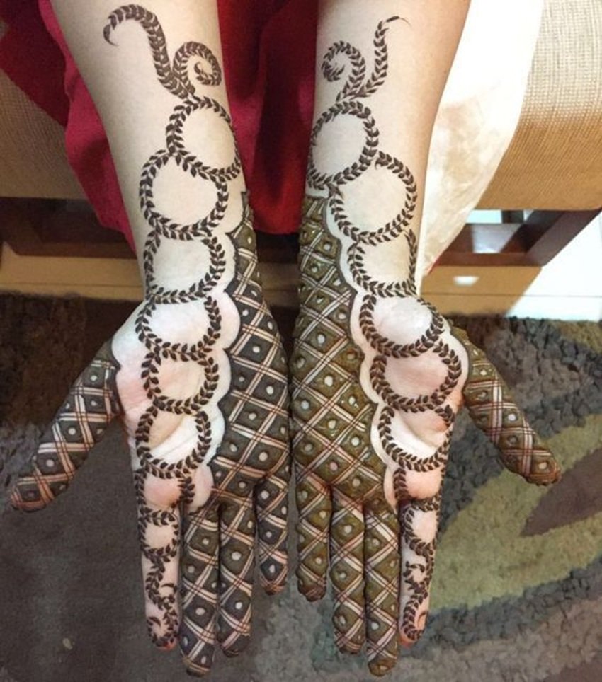 Back hand Mehndi designs for Teej