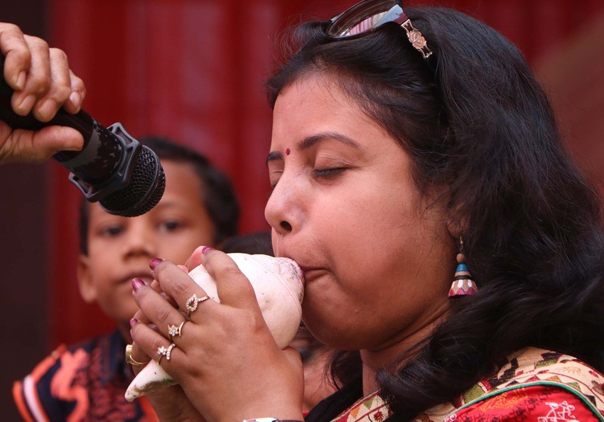 Why blow conch during Sawan