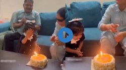 केक में लगी मोमबत्ती को बच्ची ने समझ लिया पूजा का दीया, लेने लगी आरती, हाथ जोड़ किया प्रणाम, Viral Video देख यूजर्स बोले – संस्कार उम्र से बड़े हैं