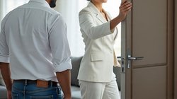 आपके नाम का वारंट है… साथियों संग मिलकर महिला ने अपने रिश्देदार को घर डाला डाका, Raid फिल्म से आया था फर्जी CBI अफसर वाला आइडिया