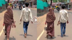 हील वाले चप्पल पहन कर चलते-चलते दुखने लगा पत्नी का पैर फिर पति ने जो किया उसका वीडियो हो गया Viral, यूजर्स बोले – इसे कहते हैं प्यार निभाना