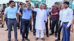 संपादकीय: मुफ्त बिजली नहीं, मुद्दों की बिजली चाहिए; वोट के बदले लालच की राजनीति बन रही सत्ता की गारंटी
