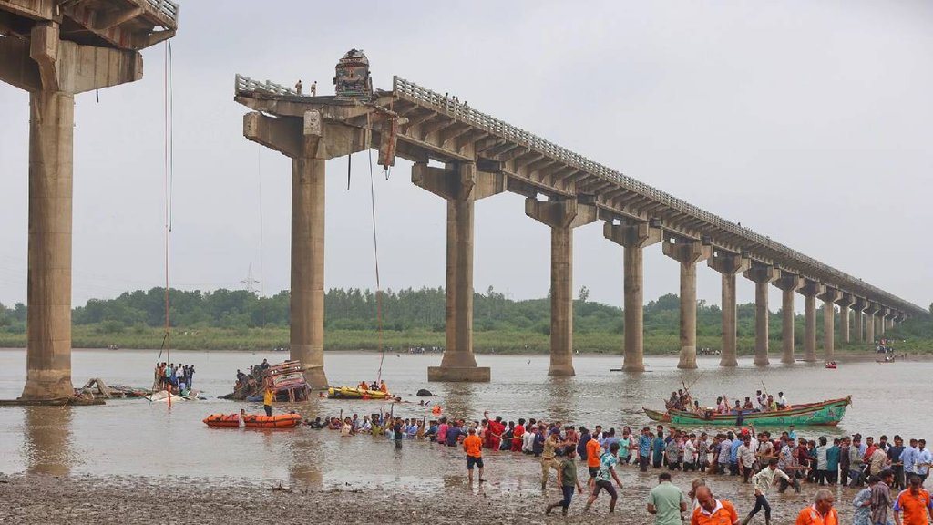Gujarat bridge, gujarat bridge collapse, bridge collapse