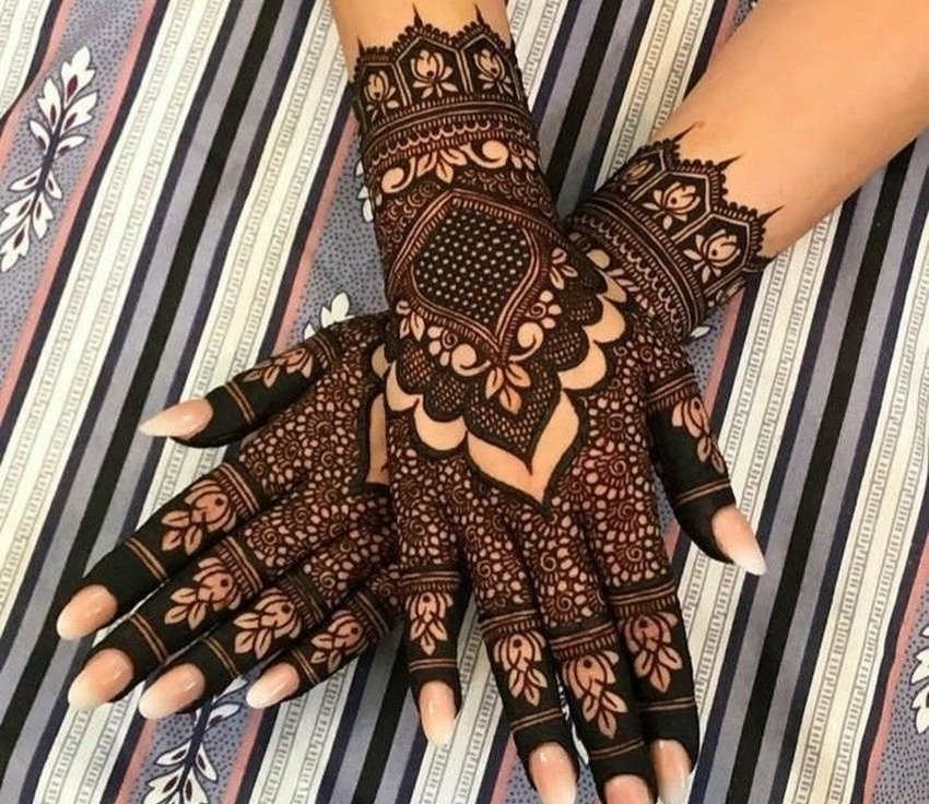 Hand Mehndi designs for Teej