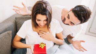 Hariyali Teej 2025 Gift, Hariyali Teej 2025 Gift ideas For Wife