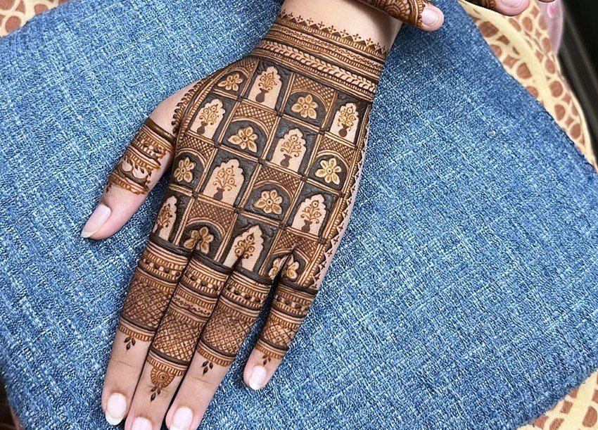 Unique Mehndi for Hariyali Teej