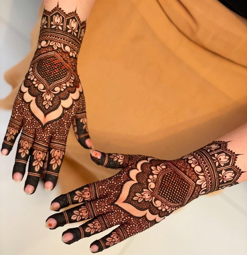 Romantic Mehndi designs for Teej