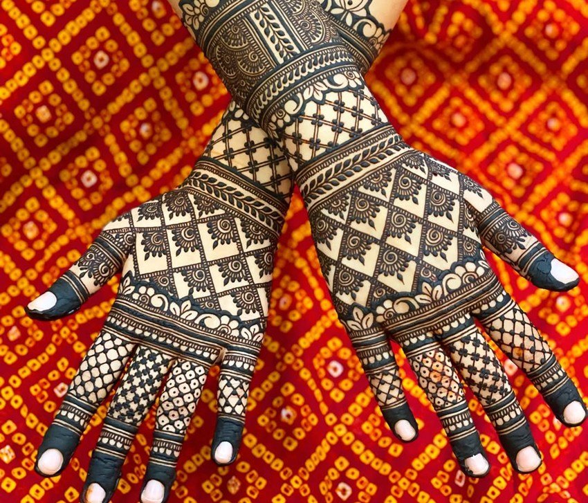 Mehndi for festive glow