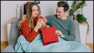National Girlfriend Day, Gift Ideas unique Gift, Gift for GF, girlfriend ke liye special gift