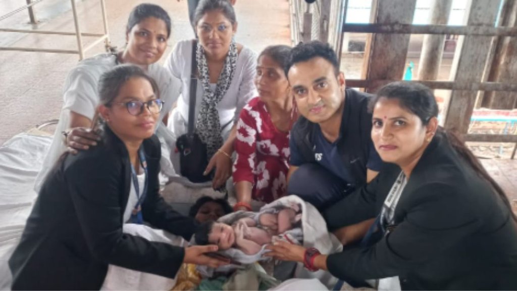 Army doctor delivers baby,Jhansi railway station delivery,Major Rohit Bachwala