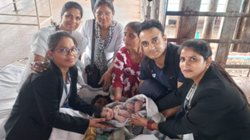लेबर पेन से तड़प रही महिला के लिए फरिश्ता बनकर आए आर्मी डॉक्टर, रेलवे स्टेशन पर ही कराई डिलीवरी