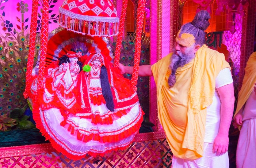 Laddu Gopal idol travel guidelines
