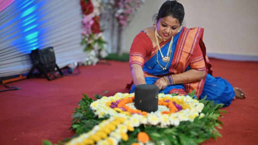 Laghu Rudrabhishek vs Maha Rudrabhishek, Which Rudrabhishek is best in Sawan, Rudrabhishek in Shravan month, Benefits of Rudrabhishek in Sawan, Most powerful Rudrabhishek for Lord Shiva, Importance of Rudrabhishek in Sawan, Shiva Puja in Shravan, Laghu Rudrabhishek benefits,Maha Rudrabhishek benefits, Best puja for Lord Shiva in Shravan