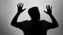 Crime News: सो रहे पति की गला घोंटकर की हत्या, पहली पत्नी के साथ अधिक समय बिताने से नाराज थी दूसरी बीवी