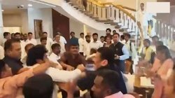 महाराष्ट्र विधानसभा परिसर में भिड़े गोपीचंद पडलकर और जितेंद्र आव्हाड समर्थक, ठाकरे बोले- यह दुर्भाग्यपूर्ण, अगर गुंडे यहां पहुंच गए तो…