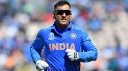 एमएस धोनी कहां से करते हैं सबसे ज्यादा कमाई? जानें इन्वेस्टमेंट, प्रॉपर्टीज, घर के बारे में, जानें ‘कैप्टन कूल’ ट्रेडमार्क पर भी क्यों हो रहा विवाद
