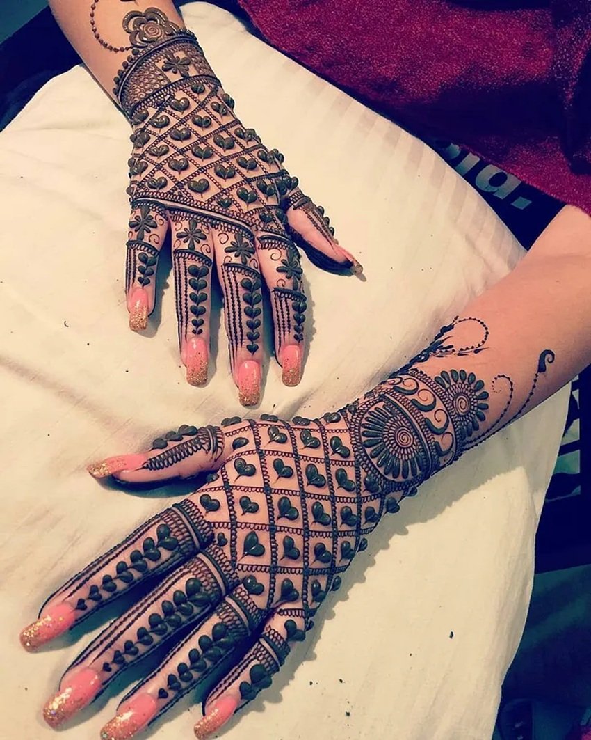 Mehndi Looks That Will Complete Your Sawan Festive Attire